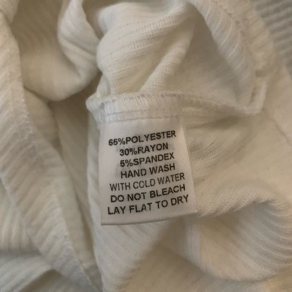 Knotted Tie Crop Top - Picture 6 of 6